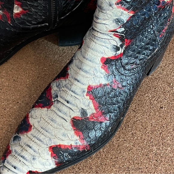 Made in NYC! Unquestionably Unique booties. Ladies 10-11. Suede lined.Price-firm - Picture 8 of 12